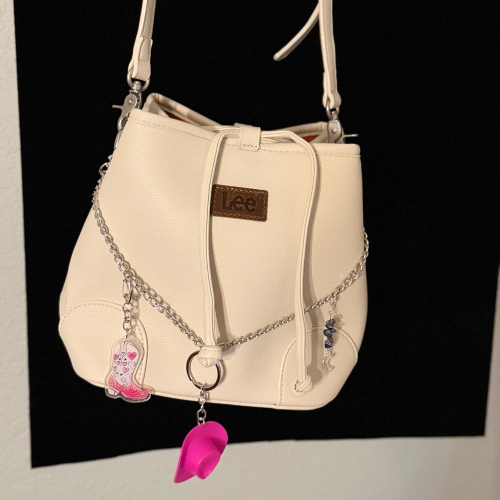 Lee Off-White Bucket Shoulder Bag